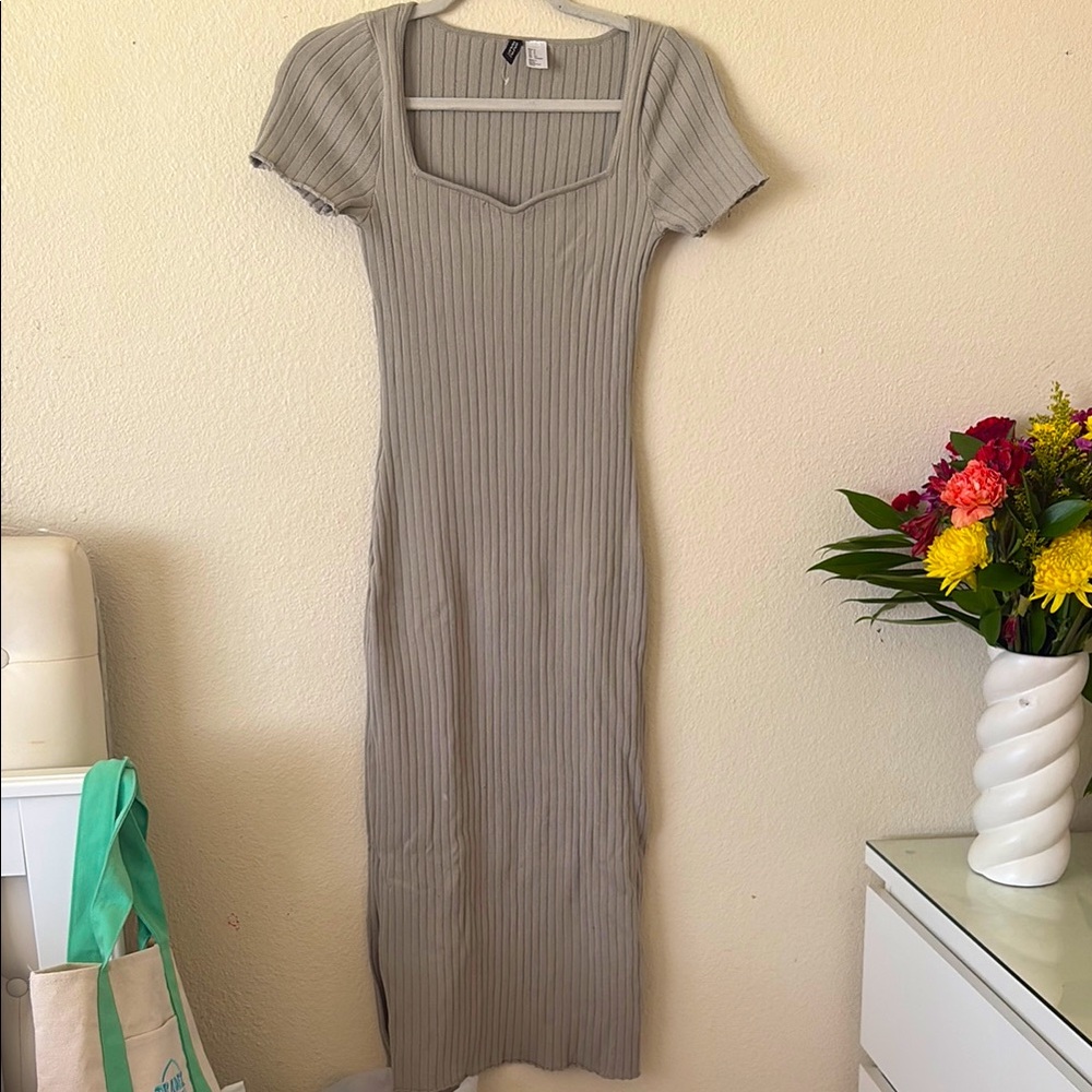 H&M Elegant Gray Ribbed Dress 🕊️